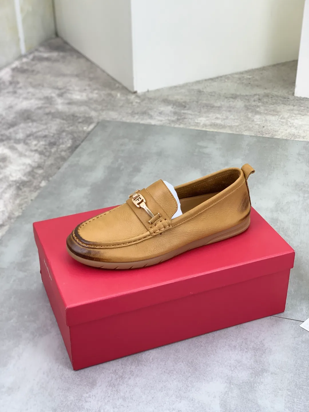 Men's shoes 💰P480 New model [Ferragamo/Ferragamo] Latest model Original imported calfskin, imported pigskin lining + original luxury metal buckle + original rubber outsole Soft and comfortable Size number: 38-44
